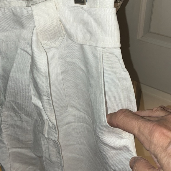 J. McGlaughlin White Linen Button-Front Shorts Tie and Side Pockets Sz 14  nwt - Picture 3 of 7